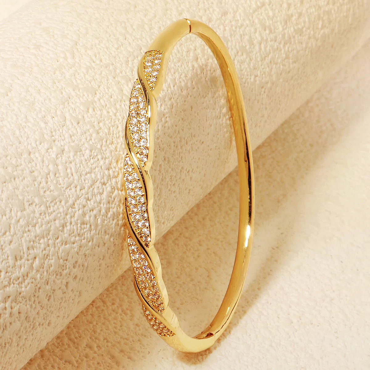 Pulsera de Cobre Dorado con Circonita