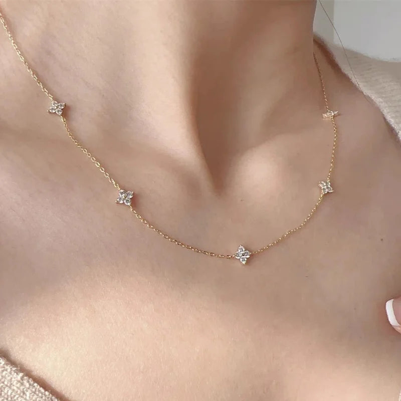 Precioso collar de cadena de circón con incrustaciones de flores de cuatro hojas para mujer, gargantilla elegante de la suerte, joyería de fiesta, regalos de cumpleaños