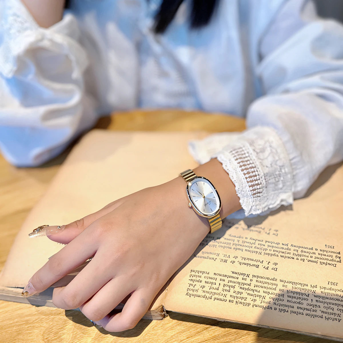 Reloj Femenino Oval Gold