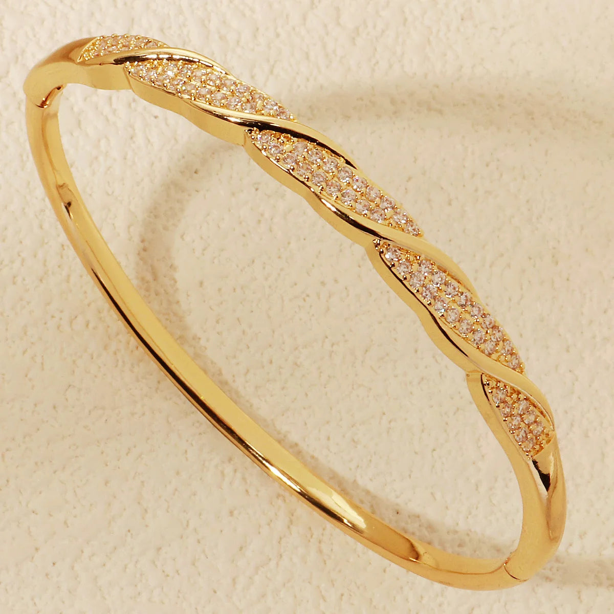 Pulsera de Cobre Dorado con Circonita