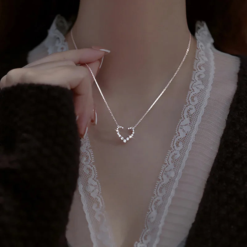 Nuevo collar de mariposa brillante para mujer, exquisito collar de cadena de clavícula de doble capa, joyería para regalo de mujer