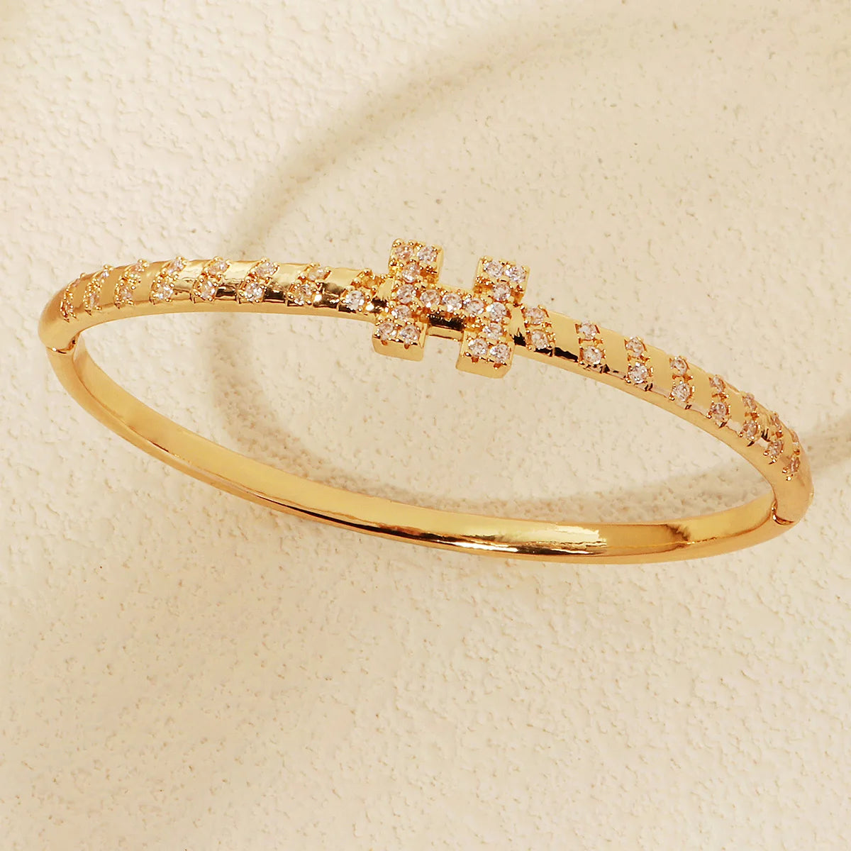 Pulsera de Cobre Dorado con Circonita