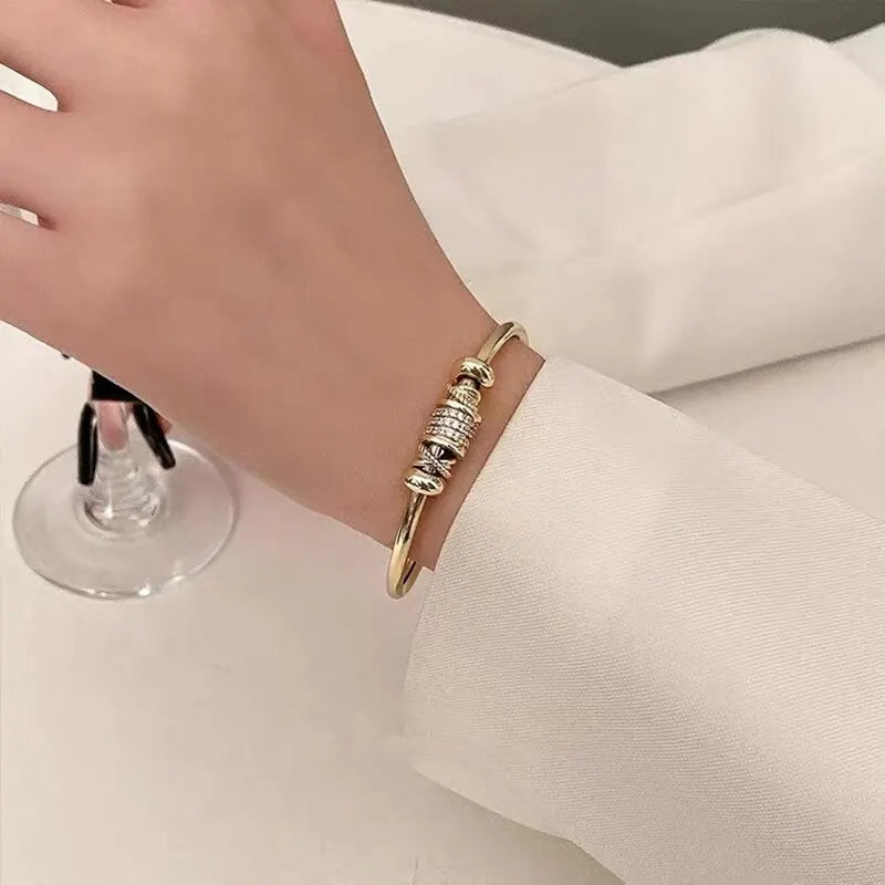 Brazalete Ajustable Dorado con Zirconia