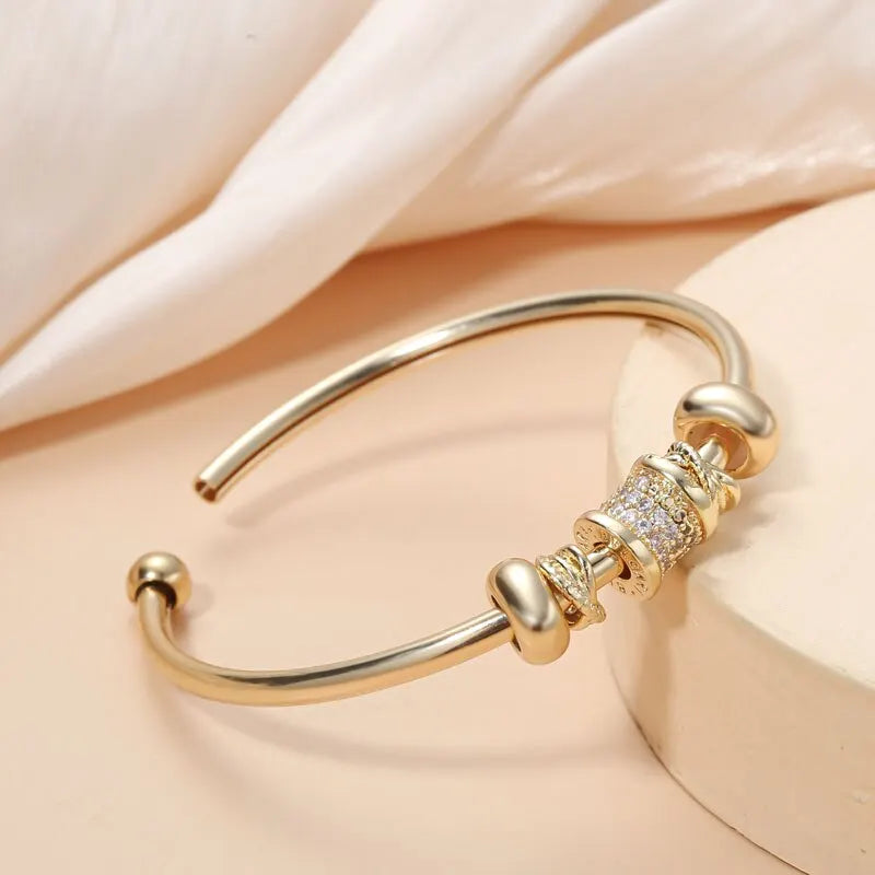 Brazalete Ajustable Dorado con Zirconia