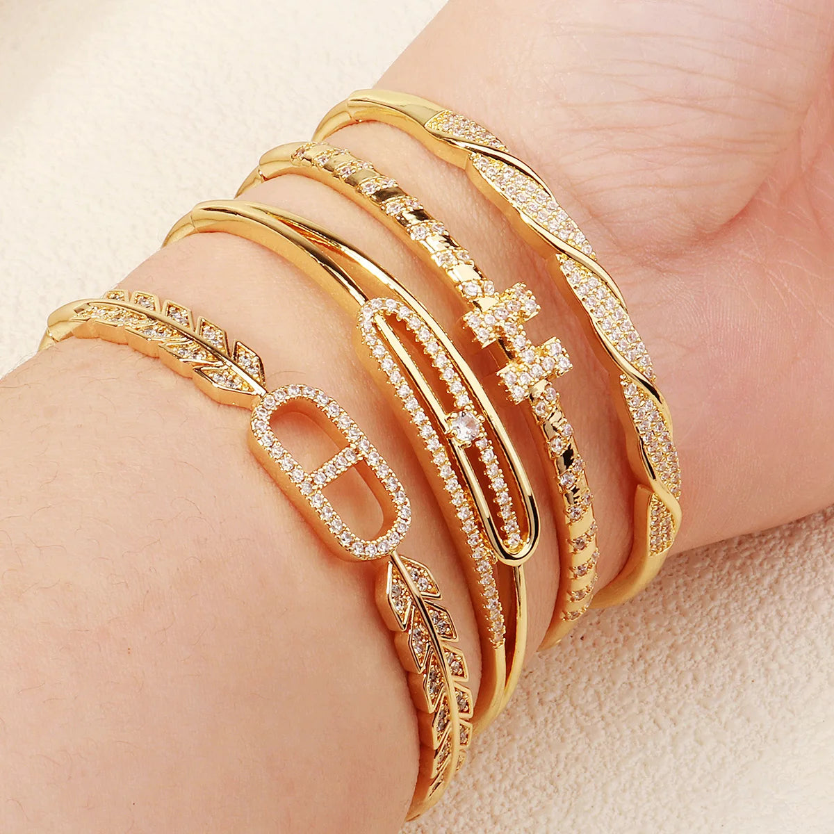 Pulsera de Cobre Dorado con Circonita