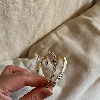 Pulsera Fina Retro con Diseño Vertical Dorado
