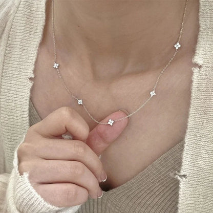 Precioso collar de cadena de circón con incrustaciones de flores de cuatro hojas para mujer, gargantilla elegante de la suerte, joyería de fiesta, regalos de cumpleaños