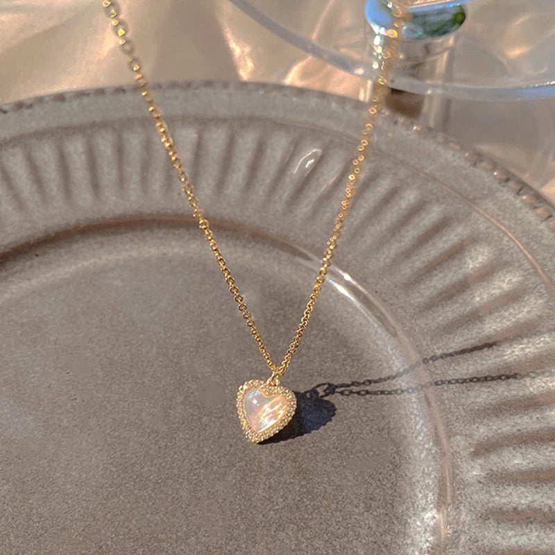 Nuevo collar de mariposa brillante para mujer, exquisito collar de cadena de clavícula de doble capa, joyería para regalo de mujer
