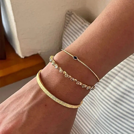 Pulsera Fina Retro con Diseño Vertical Dorado
