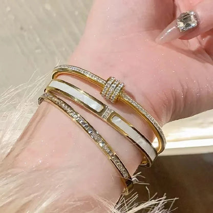 Pulsera Elegante Dorada con Cristales Brillantes