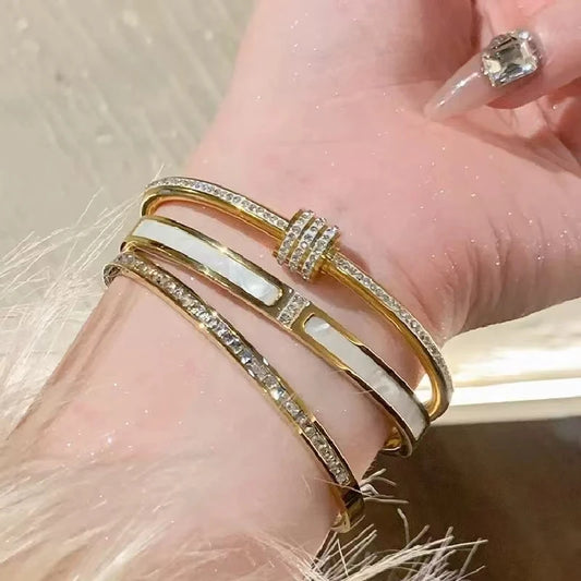Pulsera Elegante Dorada con Cristales Brillantes
