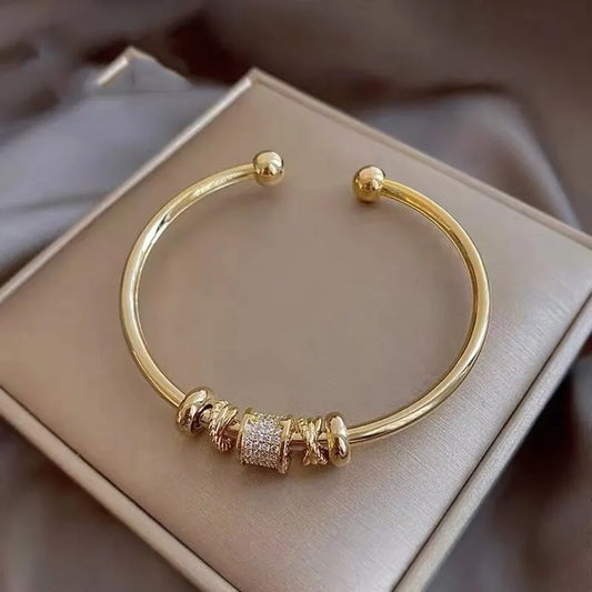 Brazalete Ajustable Dorado con Zirconia